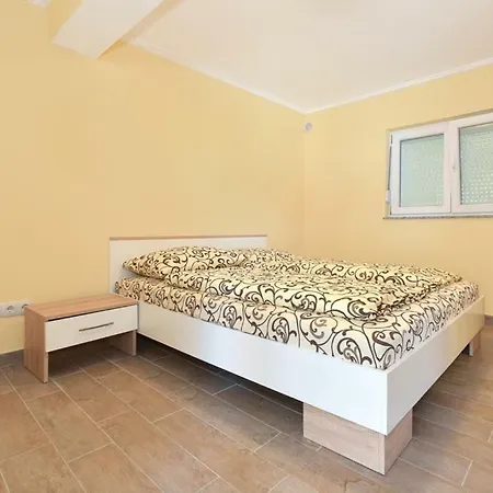 Apartment Sax
