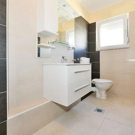 Apartment Sax
