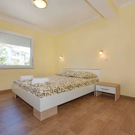 Apartment Sax *